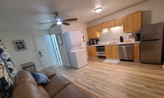 Murphy Cabina | Cozy top floor cabin with deck