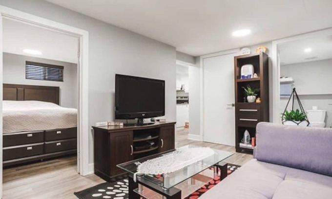 Rockcliffe - Smythe Casa | Cozy Toronto Private Apartment