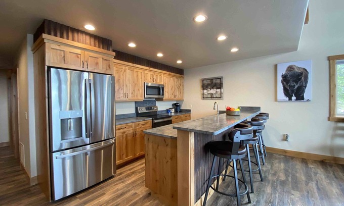 Bigfork Casa | Cozy Townhome in Exclusive Eagle Bend - Steps away from Clubhouse