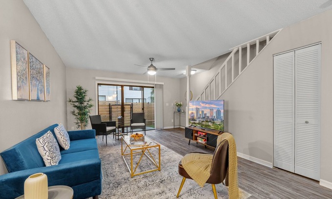University Casa | Cozy Townhome| Moffitt| Pool| Gym| Fast WiFi| 2B2B