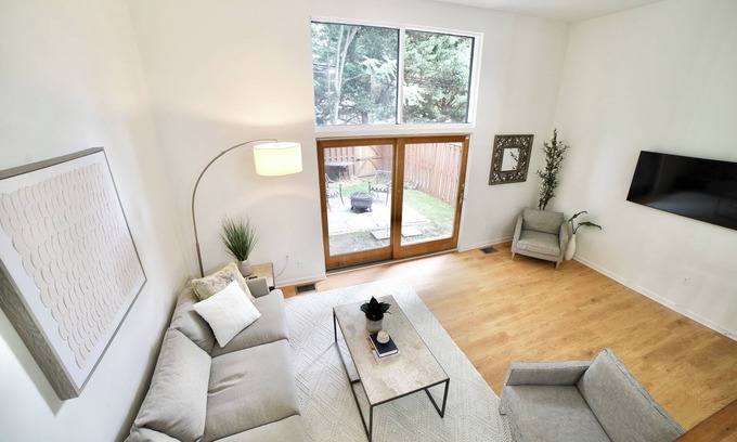 Rockville Casa | Cozy Townhome walking distance to Crown. Near metro, Rio, NIST, AstraZeneca