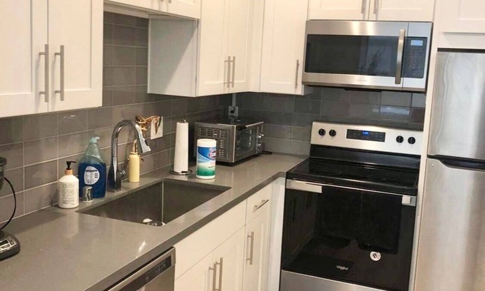 North Delridge Casa | Cozy townhome with 1 bedroom and WiFi, AC in enjoyable Seattle