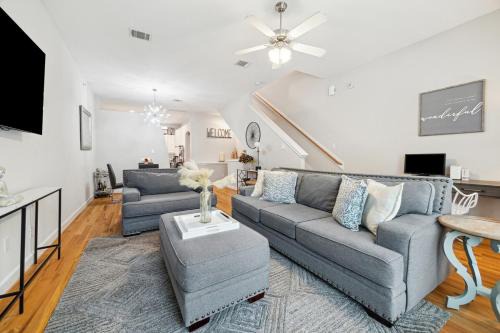 Southeast Houston Apartamento | Cozy Townhome with Garage minutes from Hobby Airport