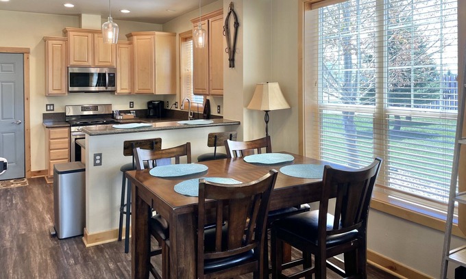 Ennis Casa | Cozy townhome within walking distance of downtown Ennis.