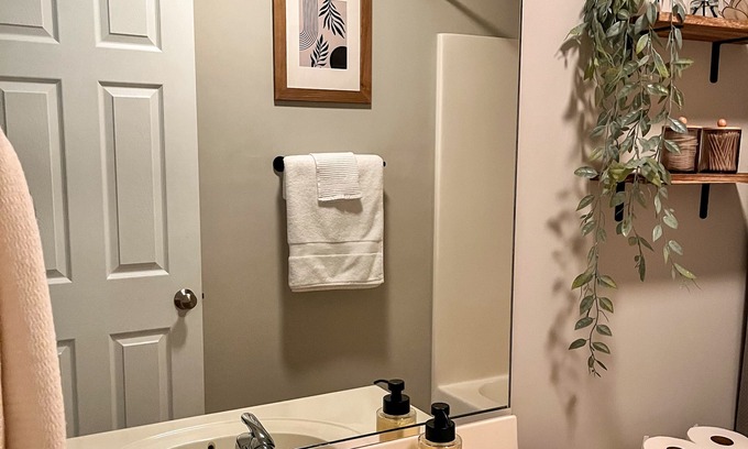 High Point Casa | Cozy Townhouse in High Point