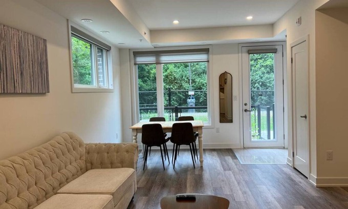 Erin Mills Casa | Cozy townhouse in the heart of Mississauga.