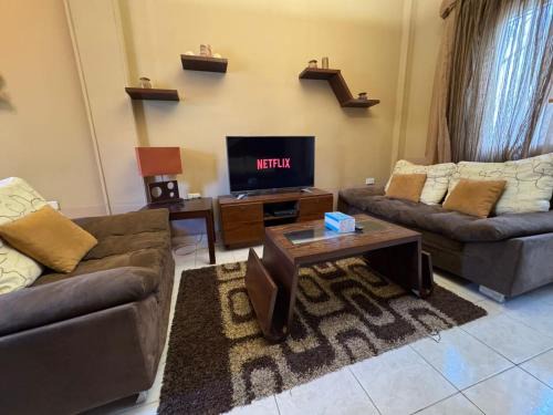 Sheikh Zayed City Chalet De Esquí | Cozy Townhouse, with back yard (98)