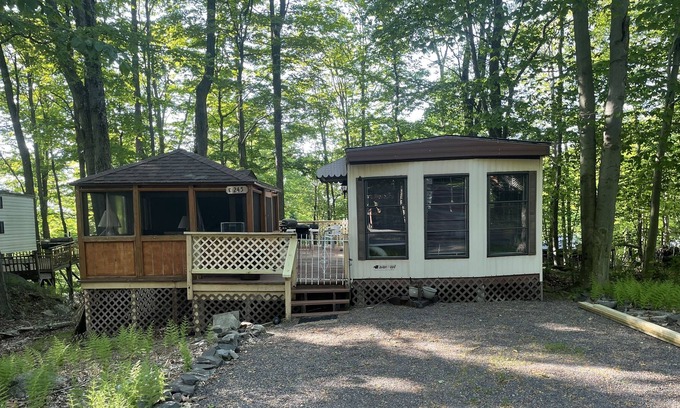 Gouldsboro Casa | Cozy trailor located near the tennis courts, pool and basketball
