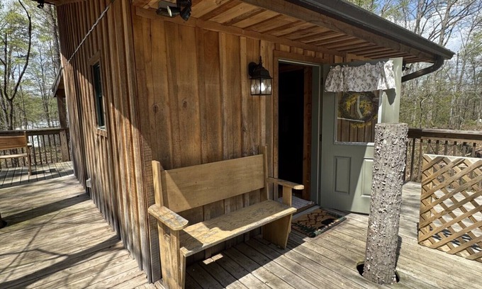 Walland Cabina | Cozy Treehouse in Walland.