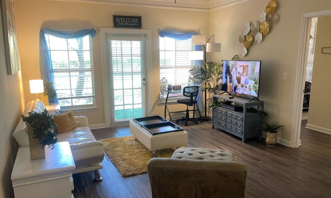 West Palm Beach Apartamento | Cozy Tropical Retreat NEAR HYPPOCRATES WELLNESS