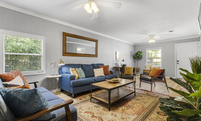 Southeast Pensacola Apartamento | Cozy two bedroom duplex, free parking onsite, close to shopping