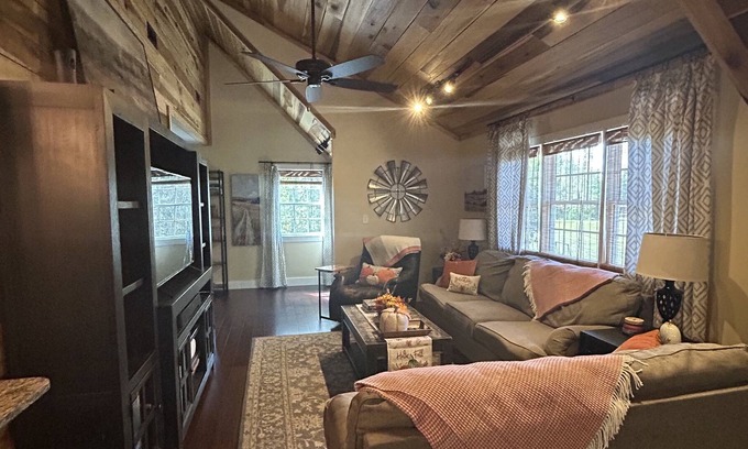 Dawsonville Apartamento | Cozy Two Bedroom Guest Apartment in the North Georgia Mountains