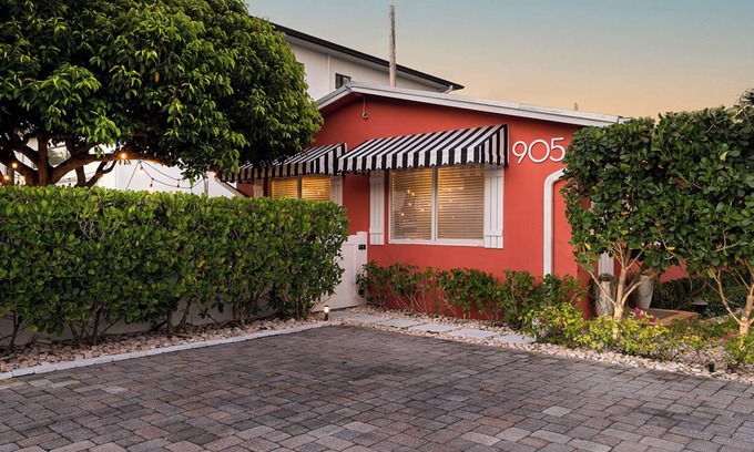Delray Beach Cabaña | Cozy two bedroom with a private porch in Delray's Hottest Neighborhood