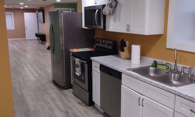 Elmira Apartamento | Cozy unique apartment nestled in the heart of downtown Elmira.