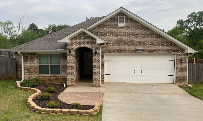 Tyler Casa | Cozy Unit with Patio Retreat