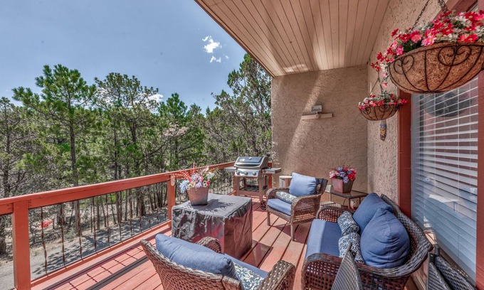 Alto Condominio | Cozy Up Haus | Serene, Large Balcony, Game Room