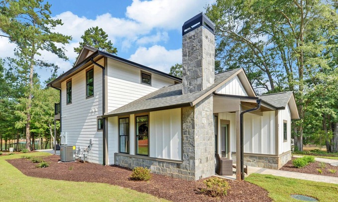 Hartwell Casa | Cozy up to a warm fire and enjoy this fall retreat on beautiful Lake Hartwell.