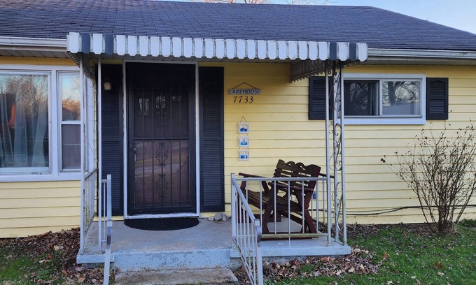 Celina Casa | Cozy updated home w/channel access, deck, firepit & huge yard!