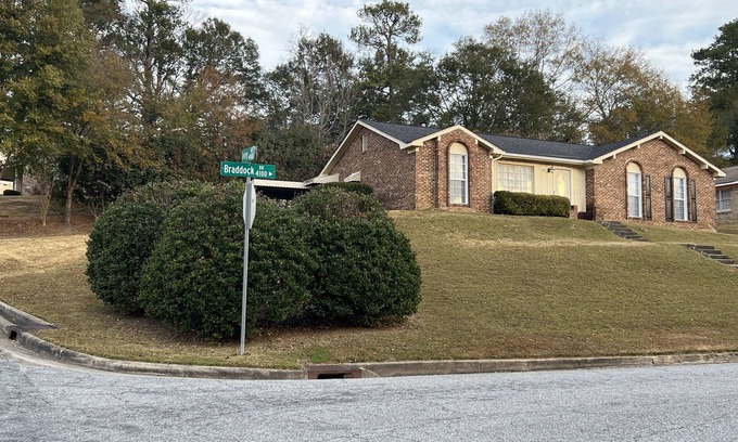 Columbus Casa | Cozy updated home with luxury bathrooms and kitchen located 5 minutes from post