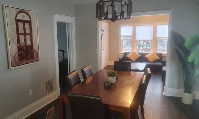 North Buffalo Apartamento | Cozy upper apartment in North Buffalo