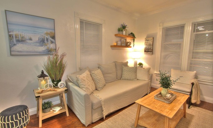 Whittier Apartamento | Cozy Uptown Whittier Sleeps 4 , 25 mins. to Disneyland