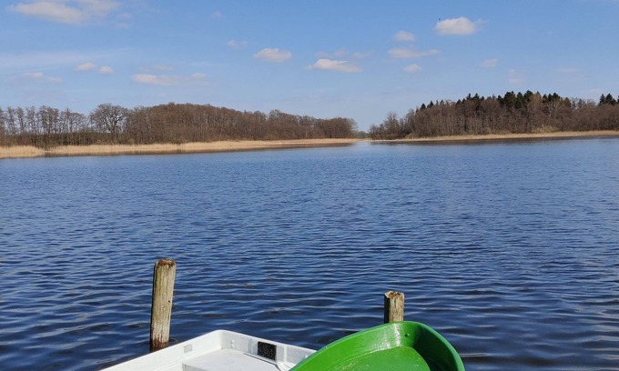 Lalendorf Apartamento | Cozy vacation apartment directly on the lake in beautiful nature