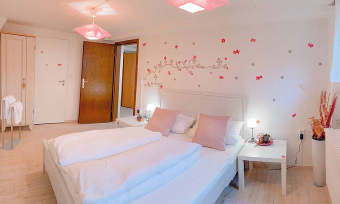 Kehl Apartamento | Cozy vacation apartment on the Rhine promenade. Family and group friendly!