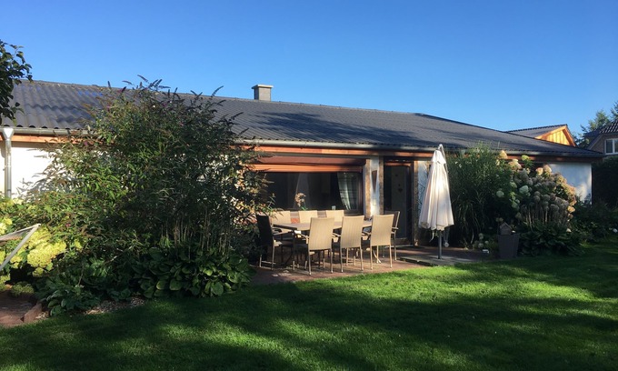 Zetel Casa | Cozy vacation home with large garden in a quiet location near the North Sea coast