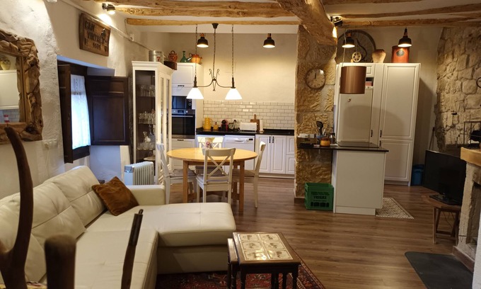 La Pobla de Cervoles Casa | Cozy village house, ideal to disconnect.