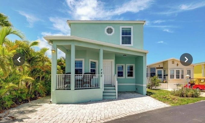 Hutchinson Island South Villa | Cozy villa a short walk from the beach ready for your family.