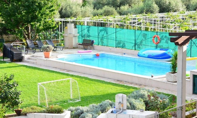 Peracko Blato Villa | Escapada junto al lago con piscina