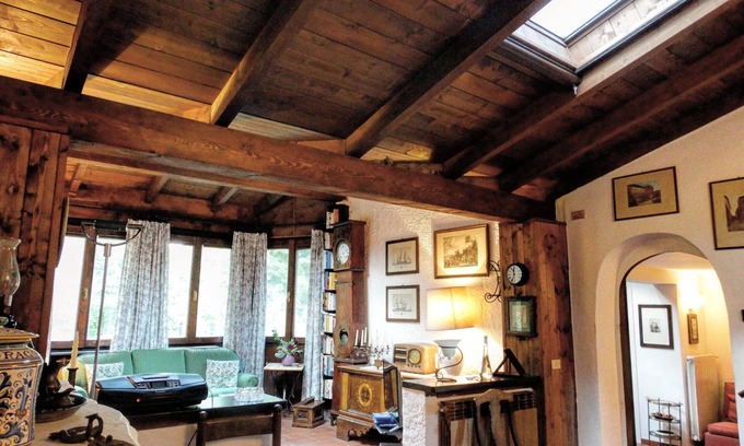 Locate Varesino Villa | Acogedora villa rodeada de vegetación cerca de Como y Milán
