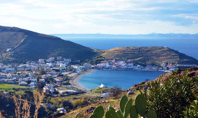 Korissia Villa | Acogedora villa con una piscina con vistas al puerto de Kea
