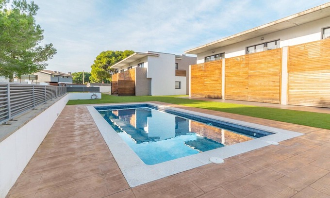 L'Escala Villa | Acogedora villa con piscina comunitaria