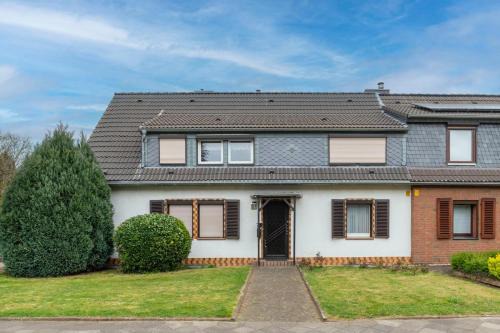Eller Apartamento | Cozy villa with garden, balcony and parking area in Düsseldorf