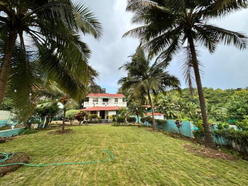 Canacona Casa | Cozy Villa with hill and forest views