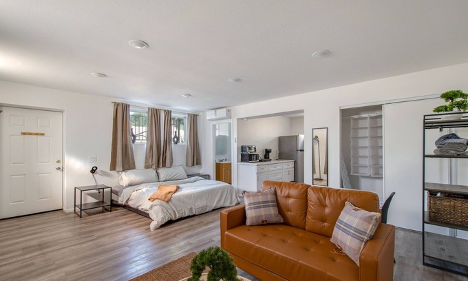 Vista Apartamento | Cozy Vista Studio, close to the beach, super close to great hiking and hospitals