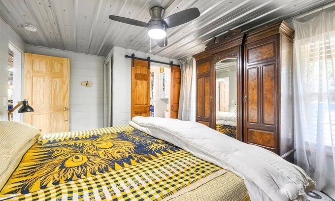 Walhalla Cabaña | Cozy Walhalla Cottage at the foothills of the Blue Ridge Mountains.
