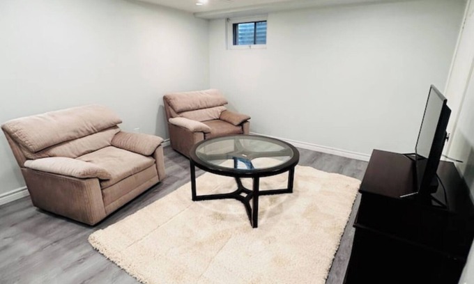 Thornhill Casa | "Cozy Walkout Basement Suite with Private Entrance"