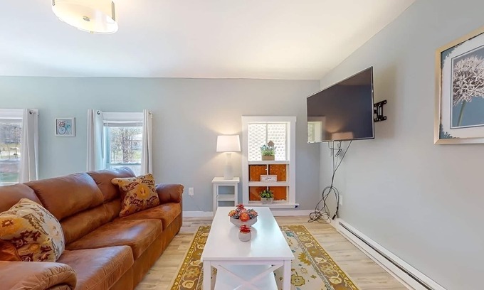 East Durham Casa | Cozy Waterfall Home | Close to All Mountains/Hikes