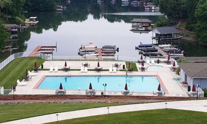 North Shore Condominio | Cozy WATERFRONT condo in a quiet cove. Private Boat launch