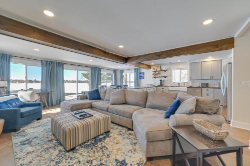 Long Lake Casa | Cozy Waterfront Hale Cottage on Long Lake!