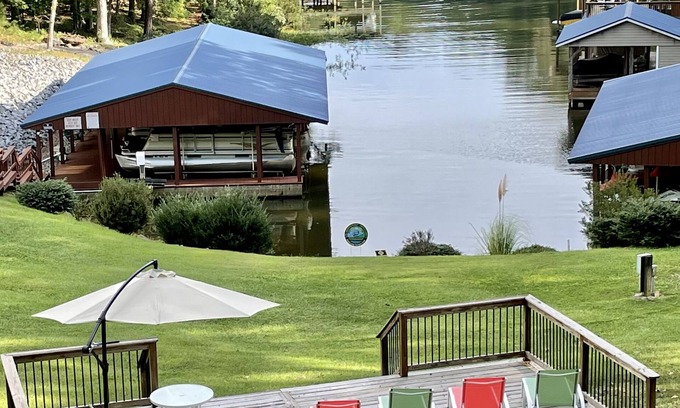 Quail Ridge Casa | Cozy waterfront retreat in a quiet cove directly off main lake.