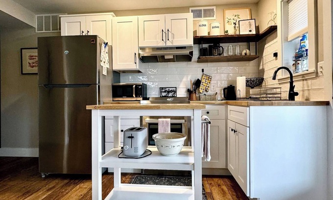 Somers Cama Y Desayuno | Cozy Waterfront Retreat Near Flathead Lake