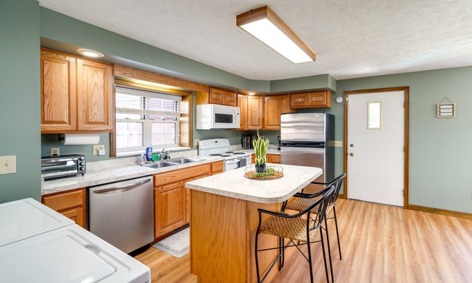 Hurricane Casa | Cozy West Virginia Home ~ 13 Mi to Kanawha River