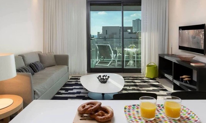 Tel Aviv City Center Apartamento | Cozy White City 1BR in Neve Tsedek by HolyGuest