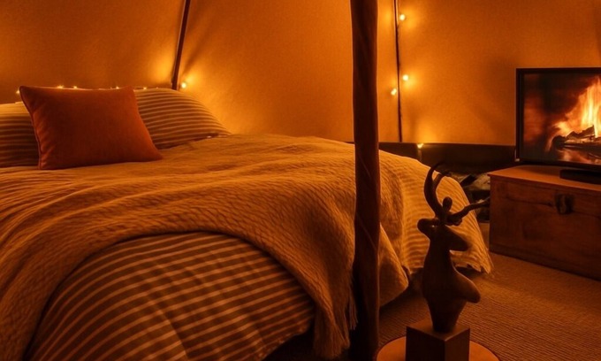 Dwyran Cabina | Cozy Wigwam with Heating & tv