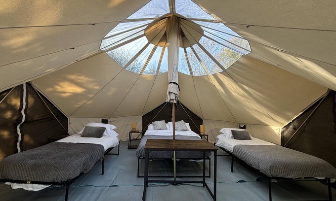 Llanfairpwllgwyngyll Cabina | Cozy Winter Hot Tent With Log Burner, Tv & Hot tub
