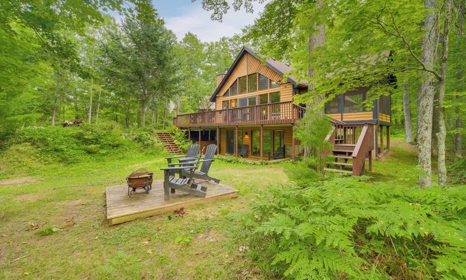 Hayward Cabina | Cozy Wisconsin Cabin w/ Deck, Kayaks & Lake Views!