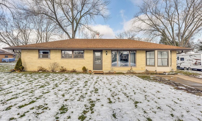 Russell Casa | Cozy Wisconsin Escape w/ Deck, Grill & Fire Pit!